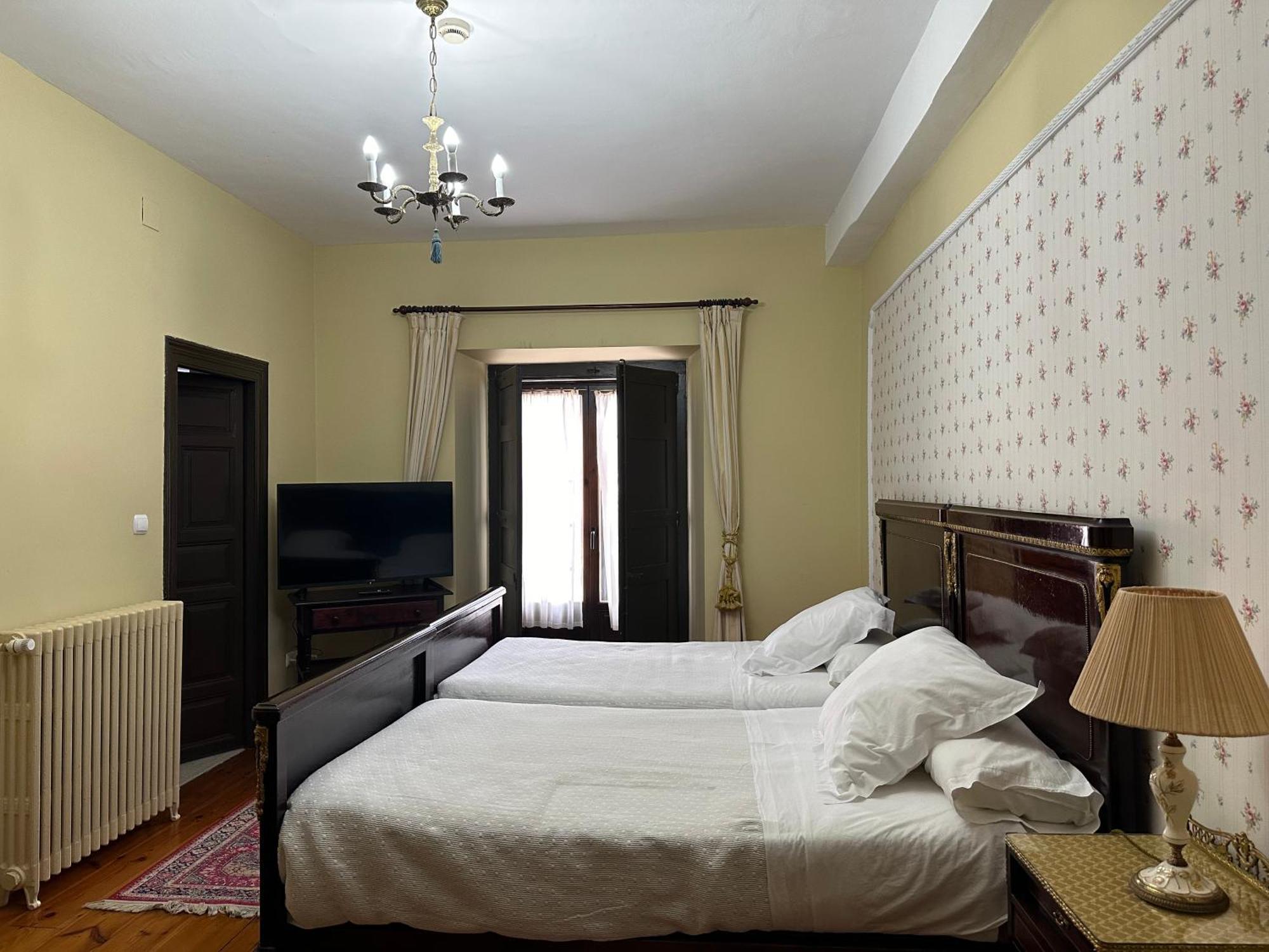 Hotel Palacio La Casona De Cerrazo Exteriör bild