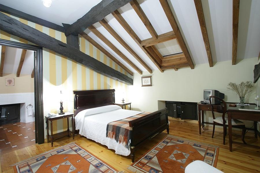 Hotel Palacio La Casona De Cerrazo Exteriör bild